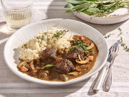 Hovädzie mäso na hubách s ryžou