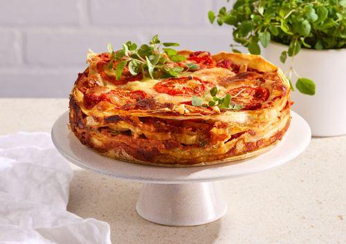 Tortillová torta s kuracím mäsom a paradajkami