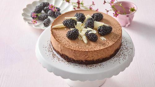Čokoládová mousse torta s ostružinami