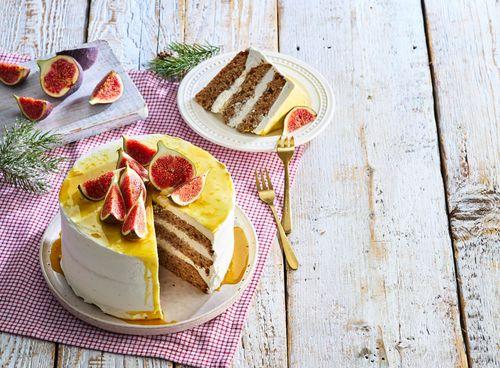 Perníková torta s datľami a pomarančovým karamelom