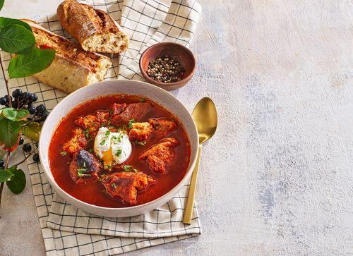 Baskická cesnaková polievka so strateným vajíčkom