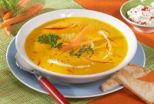 Krémová mrkvová polievka s pomarančom