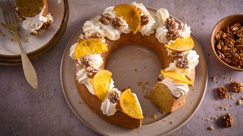 Korenený veniec s kandizovanými pomarančmi a orechmi