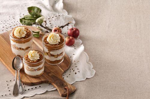 Cheesecake s karamelom a jablkami