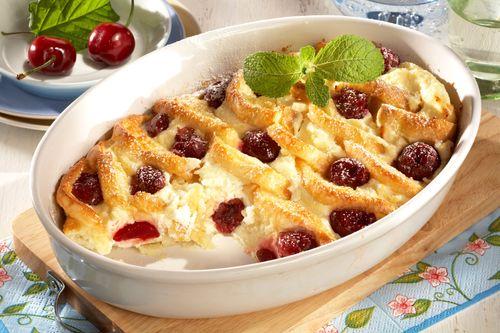 Tvarohová žemľovka s višňami