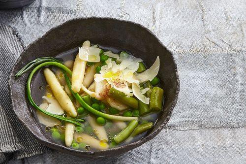 Kurací vývar s parmezánovými gnocchi