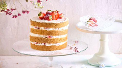 Piškótová minitorta s mascarpone a jahodami